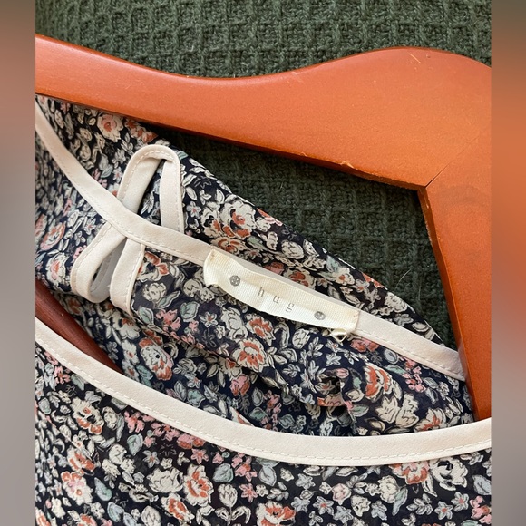 Half Sleeve Flowered Blouse - Picture 6 of 6